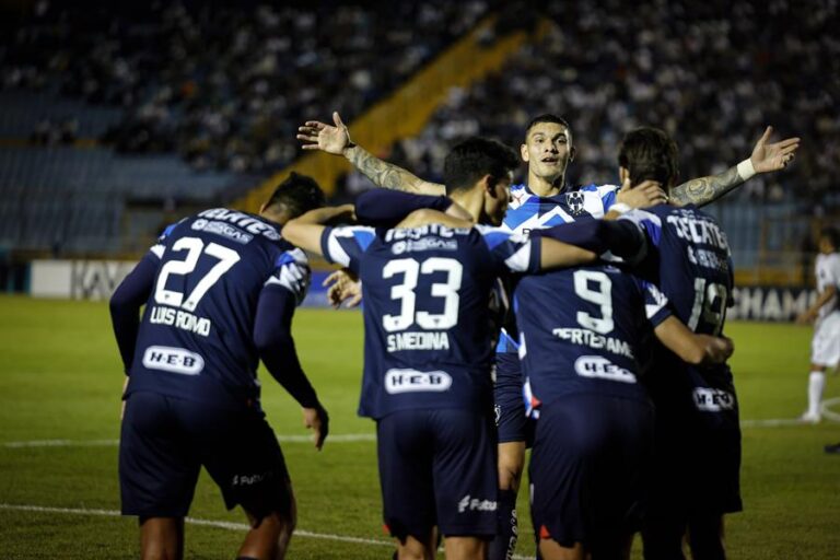 Rayados de Monterrey golean a Comunicaciones de Guatemala!