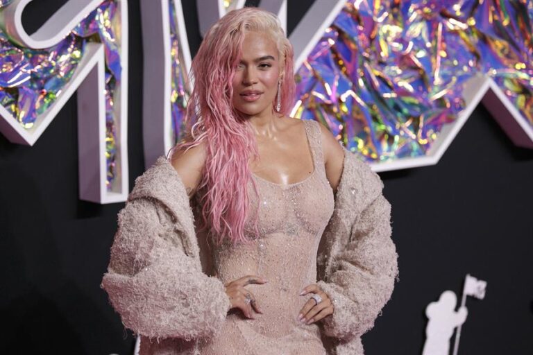 Karol G reina en Premios Lo Nuestro