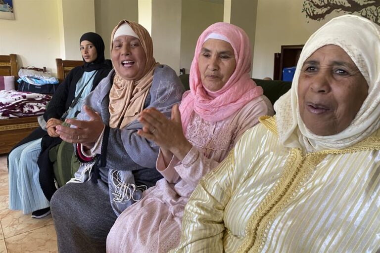 Jadiya abre su casa a las mujeres con cáncer de Marruecos Jadiya abre su casa a las mujeres con cáncer de Marruecos