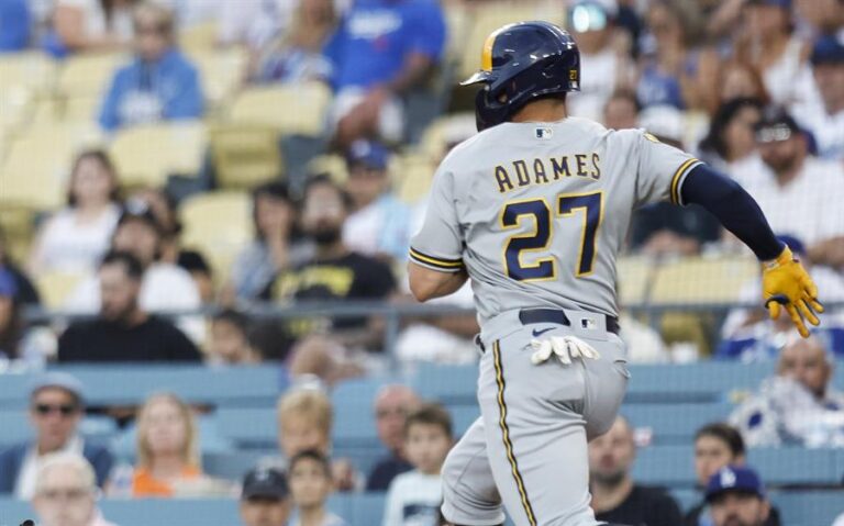 Adames pega 2 jonrones y remolca 4 carreras en el triunfo de los Cerveceros sobre los Rays en la MLB