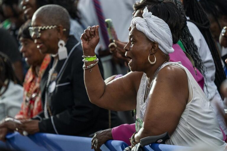 Mujeres afroamericanas, el salvavidas electoral de Biden