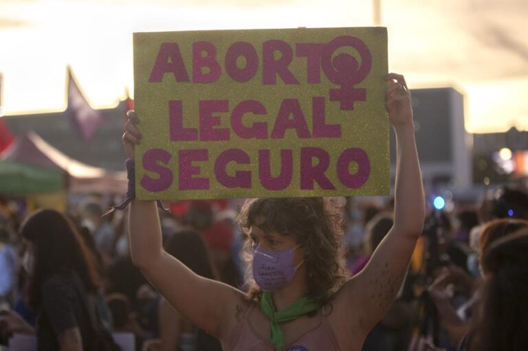 Brasil iguala aborto con homicidio