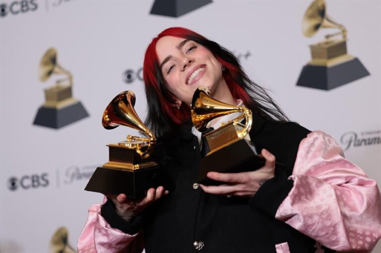 Billie Eilish, la más jóven en superar los 100 millones de oyentes mensuales en Spotify