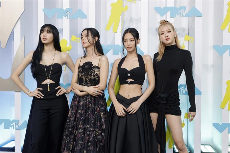 Lisa, de Blackpink, logra millones de visualizaciones en el lanzamiento de ‘Rockstar’.