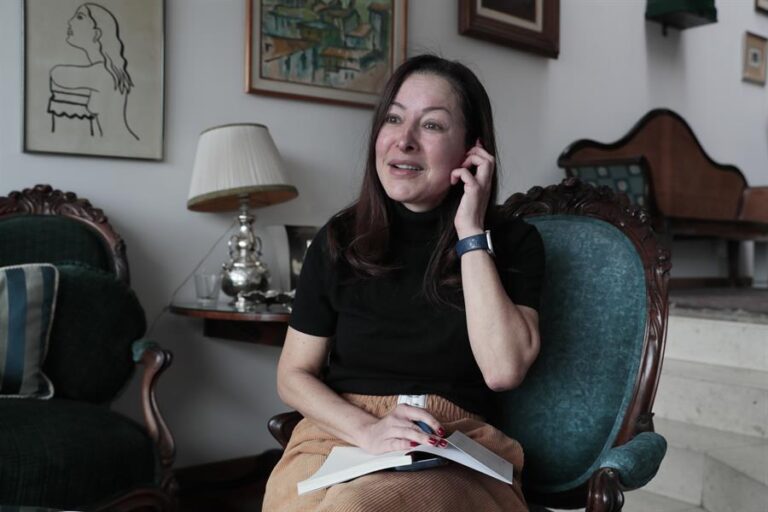 Revolución de las viejas, un manifiesto de Flavia dos Santos contra la cárcel de la edad.