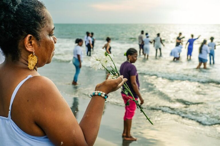 Mujeres afrodescendientes colombianas reivindican su papel en la construcción de la paz.