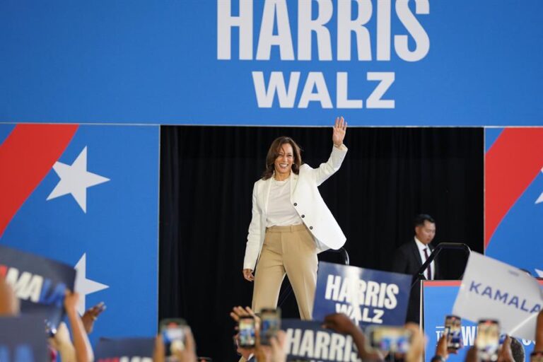 Kamala Harris reivindica su vida como hija de migrantes en un video dirigido a los latinos.