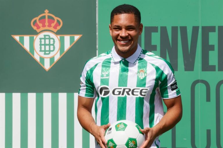 Vitor Roque: “No me pensé ni siquiera dos veces venir aquí”