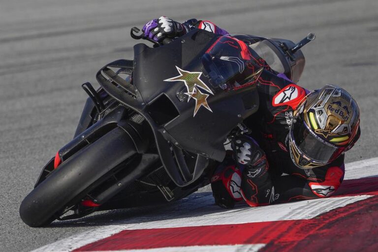 Pilotos con Motos Ducati Yamaha KTM Pilotos con Motos Ducati Yamaha KTM