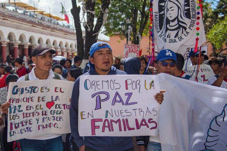Más de 20.000 indígenas marchan en Chiapas Más de 20.000 indígenas marchan en Chiapas