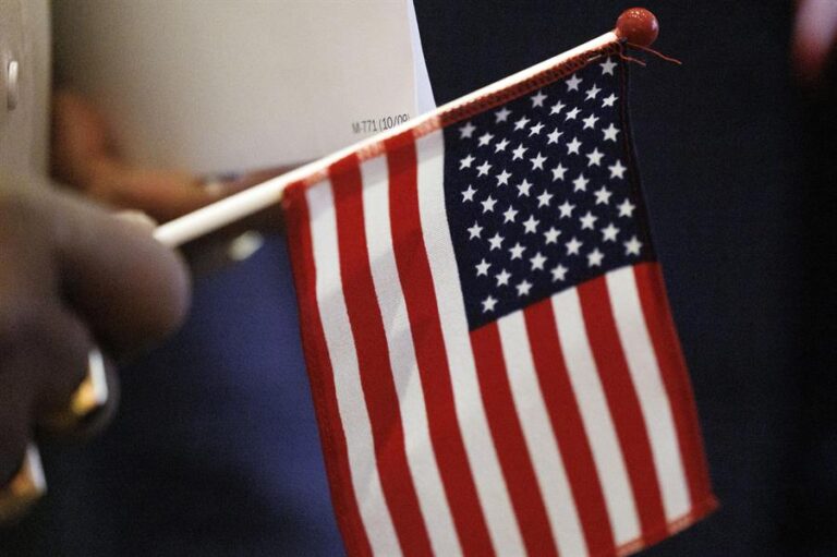 Empiezan a abrir los centros de votación en EE.UU. para elegir entre Harris y Trump.