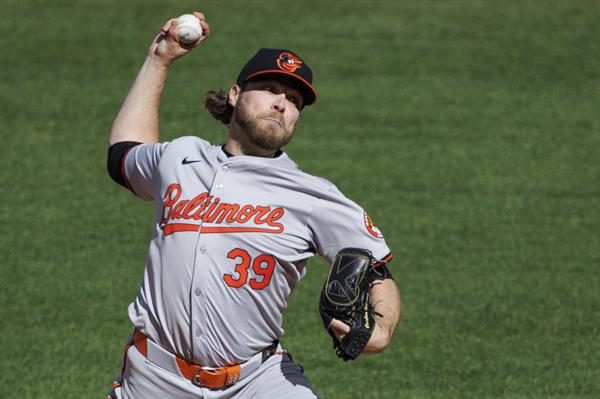 Diamondbacks firman el contrato más grande de su historia con Corbin Burnes