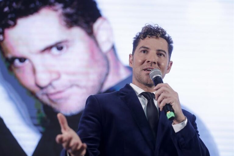 David Bisbal presenta su nuevo disco navideño David Bisbal presenta su nuevo disco navideño