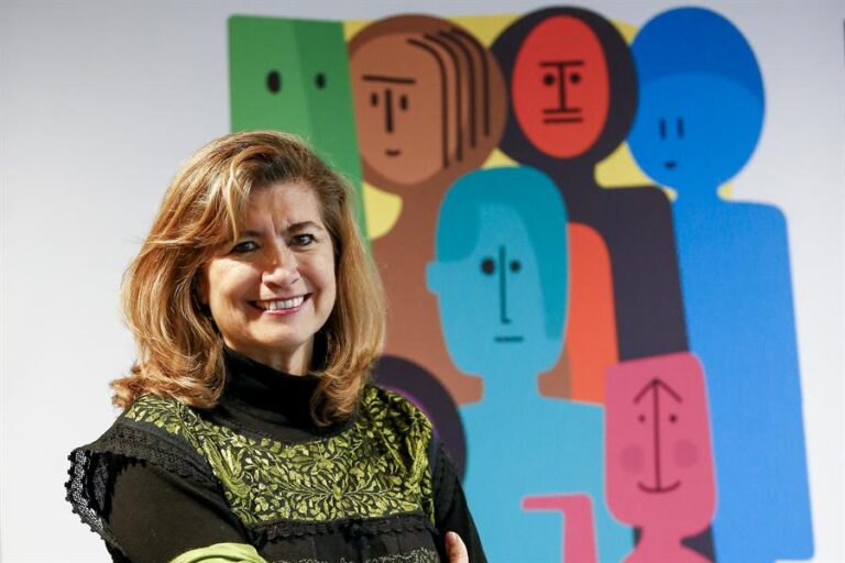 La directora general adjunta para el área de Ciencias Sociales y Humanas de la UNESCO, la mexicana Gabriela Ramos, ha llamado la atención, en una entrevista con EFE, sobre el hecho de que la Inteligencia Artificial no puede programarse únicamente por "hombres blancos" porque existirán "sesgos" inevitables en la construcción del mundo digital del futuro. EFE/ Quique Garcia