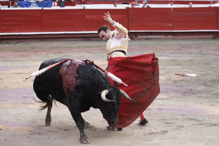 El torero Enrique Ponce se despidió de Manizales El torero Enrique Ponce se despidió de Manizales
