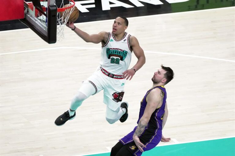 Los Lakers toman Memphis