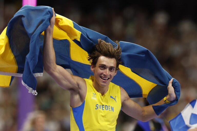 El atleta sueco Armand Duplantis, plusmarquista mundial de salto con pértiga y candidato al premio Laureus. EFE/Julio Muñoz