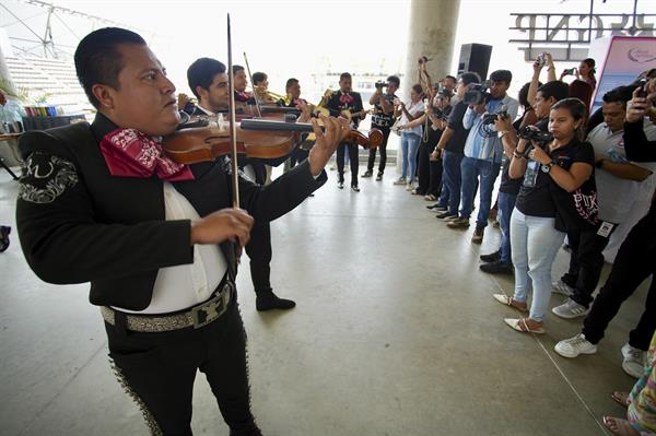 Música por encima del miedo, gobierno mexicano lleva el mariachi al mundo dejando fuera la violencia