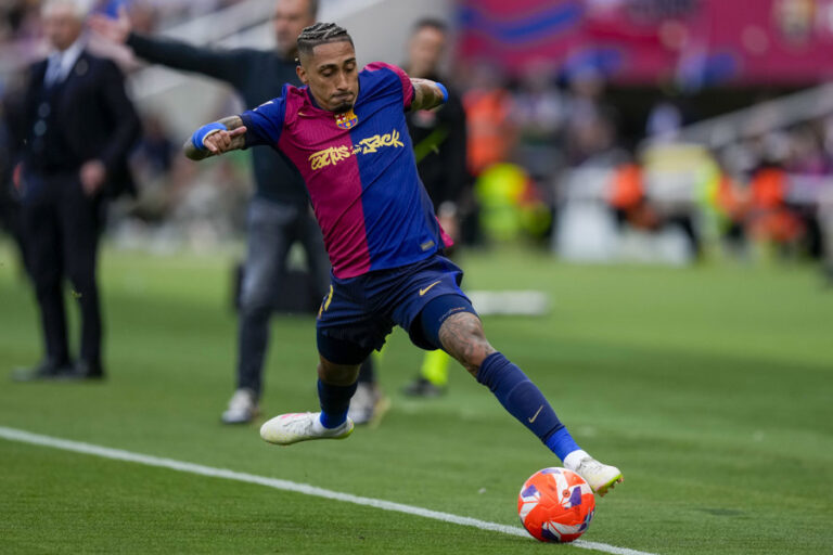 Raphinha amplia su contrato con el Barcelona