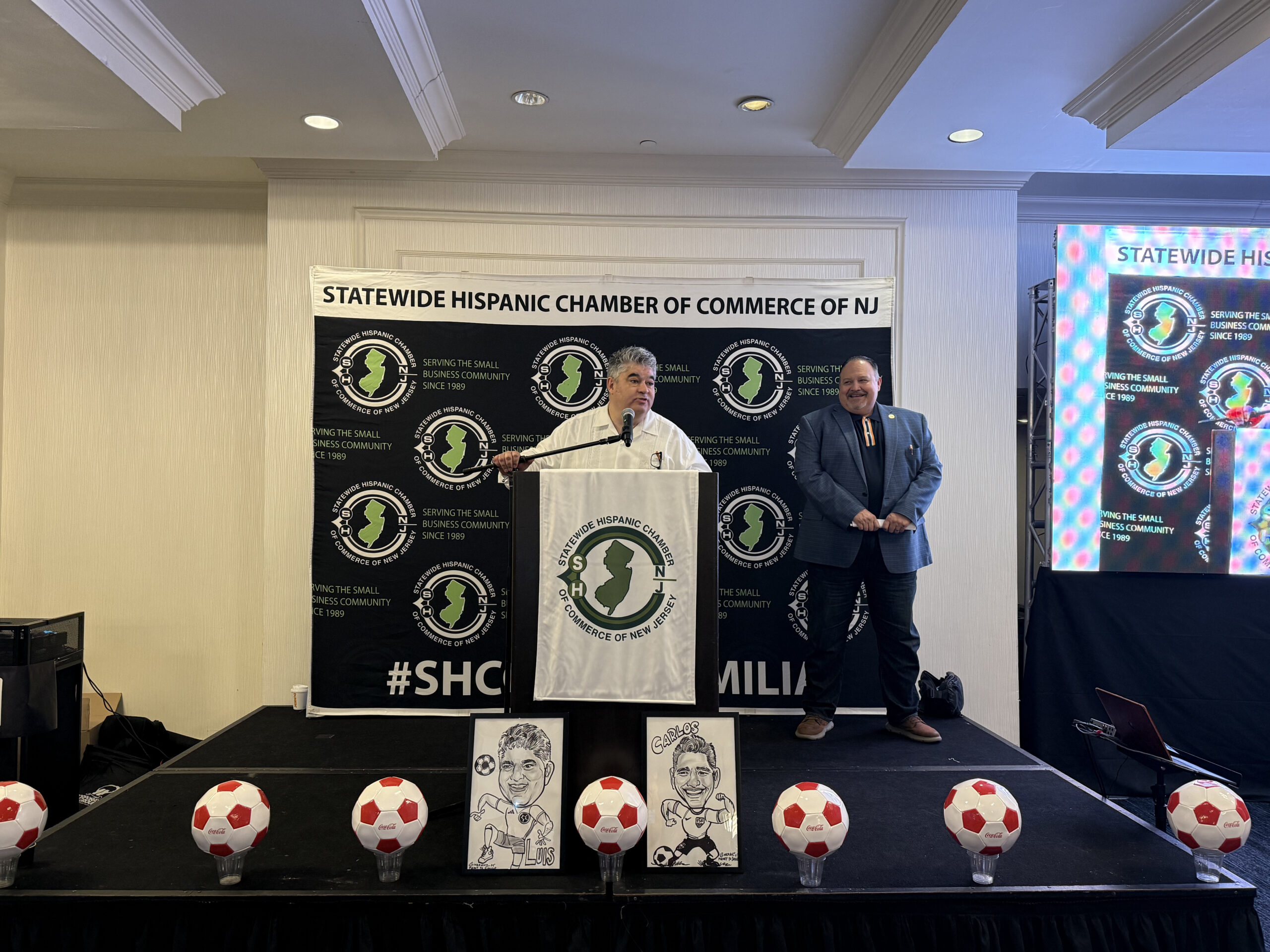 Luis O de la Hoz, Chairman de la Cámara estatal de comercio de NJ en la feria de la Salud y Bienestar.