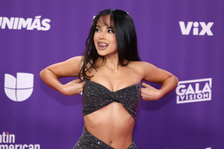 La cantante estadounidense Becky G posa en la alfombra roja de la novena edición de los premios Latin American Music Awards. EFE/Ronda Churchill