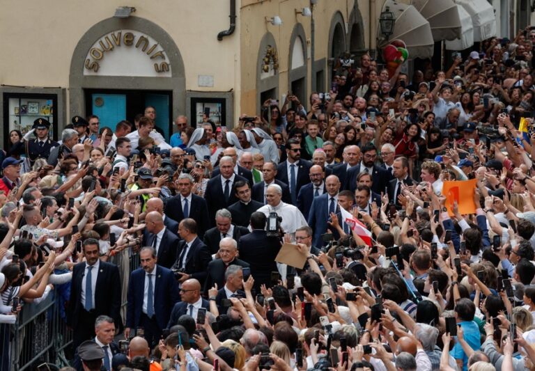 El papa León XIV este sábado en Castel Gandolfo. EFE/EPA/GIUSEPPE LAMI