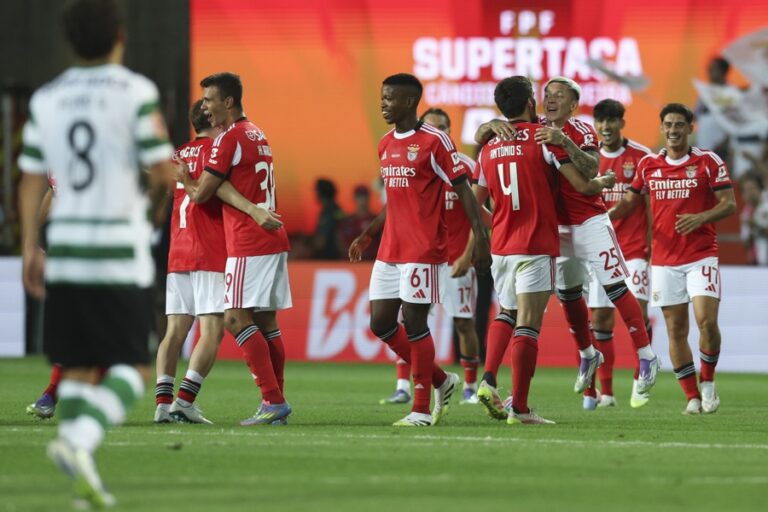 0-1. Pavlidis da al Benfica su décima Supercopa 0-1. Pavlidis da al Benfica su décima Supercopa