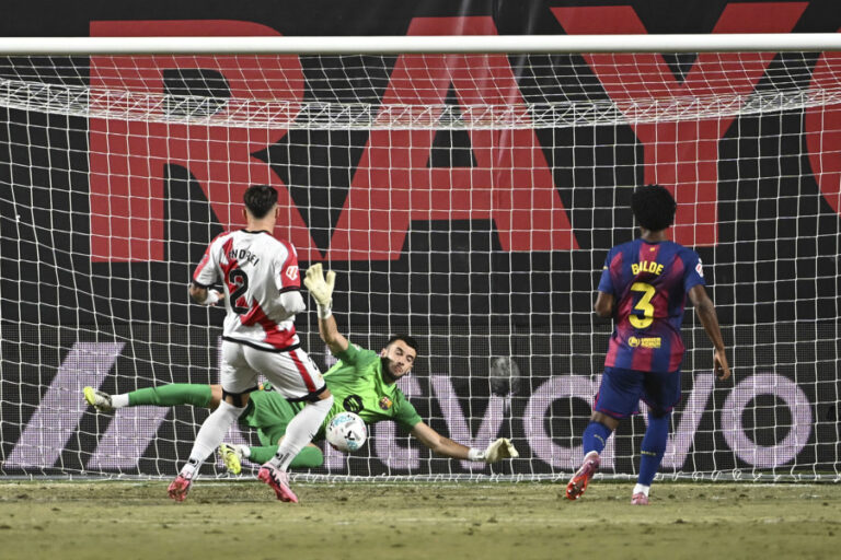 1-1. Joan García salva al Barcelona en Valle