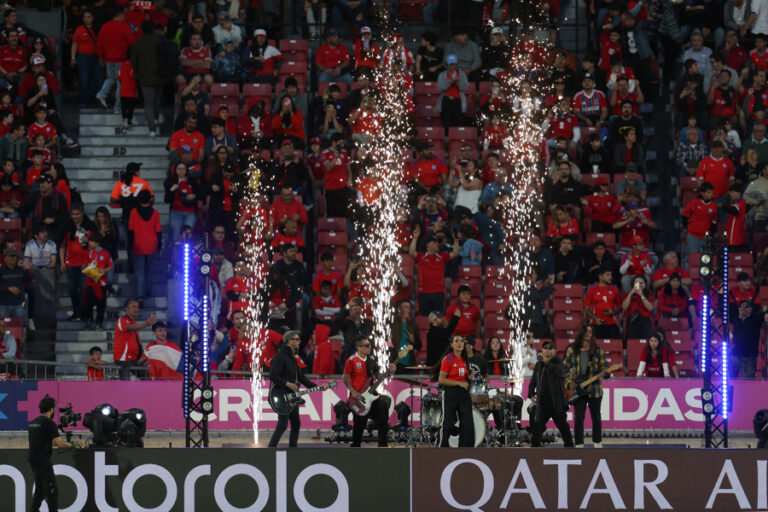 Con banderas, colorido y un breve show se inauguró el Mundial Sub-20 de Chile