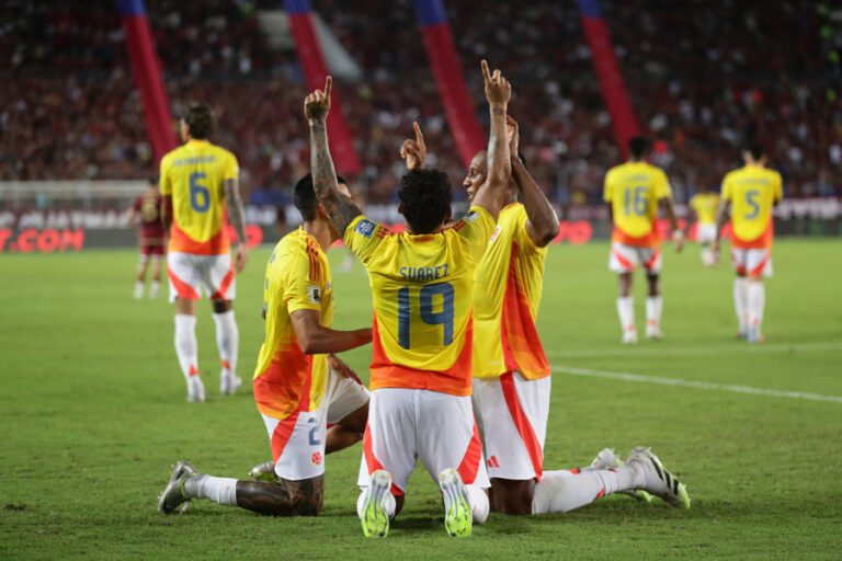 ugadores de Colombia celebran un gol en un partido por las eliminatorias a la Copa Mundial 2026. EFE/ Ronald Peña R