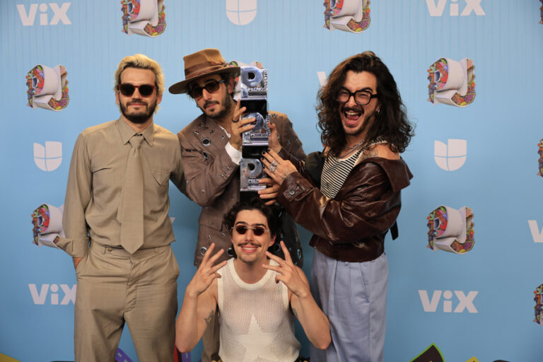 Bad Bunny y Morat arrasan en Premios Juventud mientras que Karol G es la Artista del Año