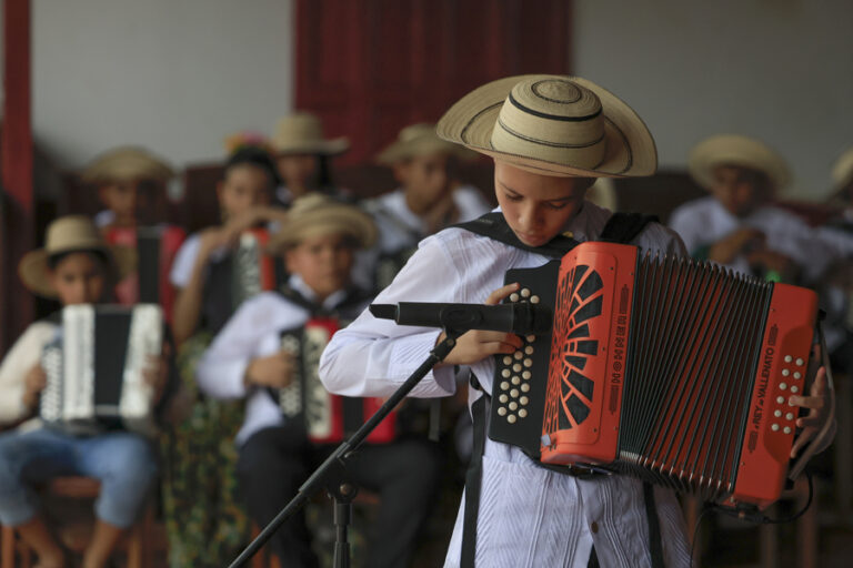 Guararé vibra con la Mejorana: tradición, fe y folclore en el corazón de Panamá
