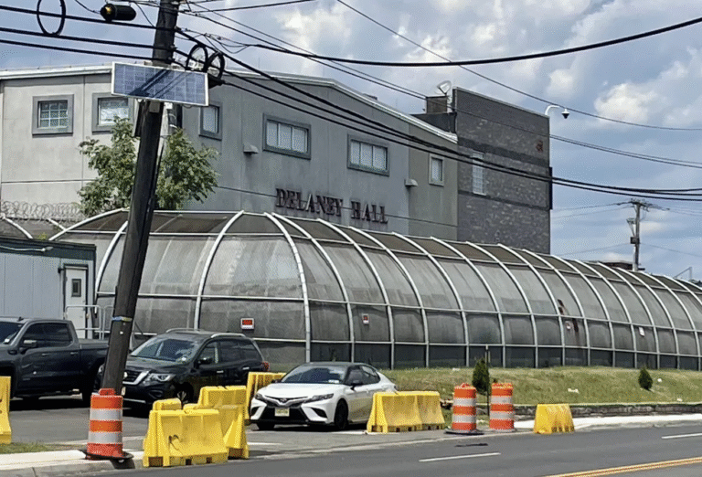 Newark, NJ — 22 de julio de 2025 — El exterior de Delaney Hall, utilizado por el ICE como centro de detención. Chris Pedota/NorthJersey.com