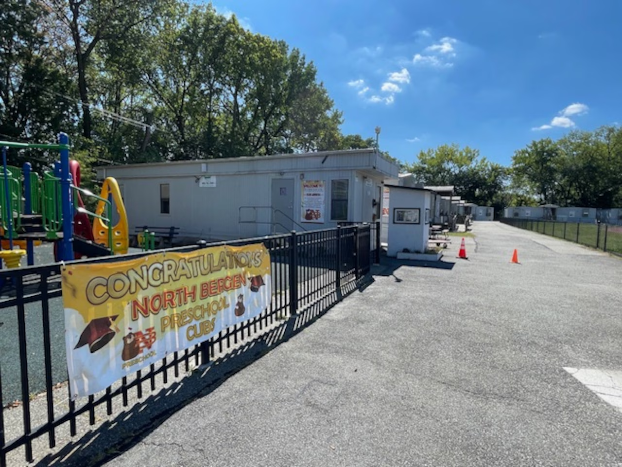 El distrito escolar de North Bergen retiró su plan de construir una escuela para niños de preescolar en el Parque Braddock. Quienes se oponen al proyecto escolar exigen la retirada de los 17 remolques utilizados como aulas de preescolar desde 2001. Richard Cowen/NJ Advance Media para NJ.com