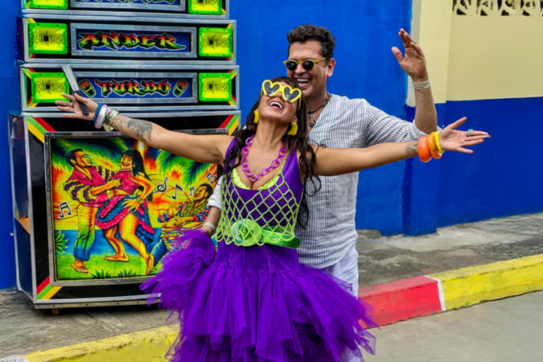 Bomba Estéreo y Carlos Vives se unen en ‘La Samaria’, un homenaje a su natal Santa Marta Bomba Estéreo y Carlos Vives se unen en ‘La Samaria’, un homenaje a su natal Santa Marta
