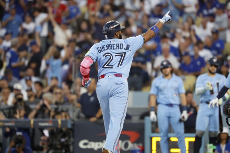 2-6. Los Azulejos dejan todo igual