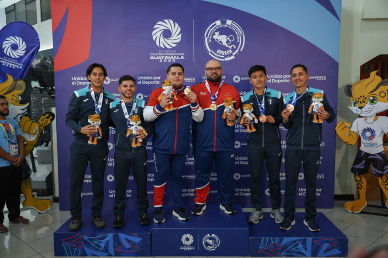 Pareja costarricense triunfa en el boliche de los Juegos Centroamericanos Pareja costarricense triunfa en el boliche de los Juegos Centroamericanos