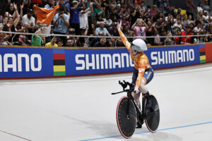 Van de Wouw se corona en la contrarreloj y bate dos veces su récord mundial