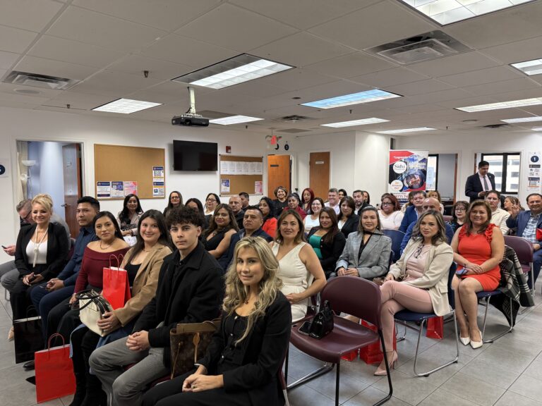 “Crea y Emprende en USA” “Crea y Emprende en USA”