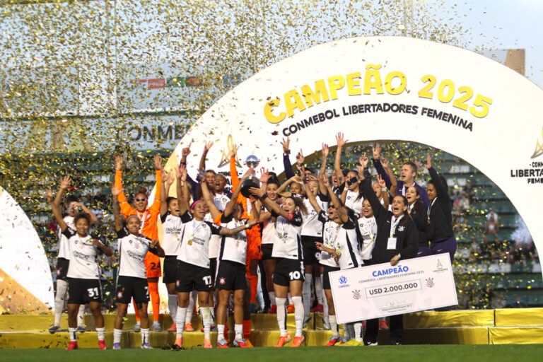 Corinthians conquista su sexta Copa Libertadores, la tercera consecutiva Corinthians conquista su sexta Copa Libertadores, la tercera consecutiva