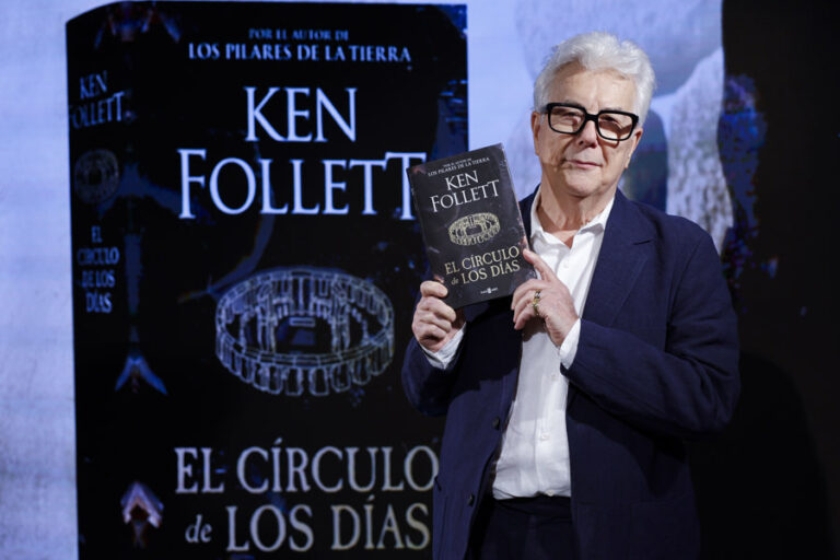 Ken Follet descarta ganar el Nobel porque él escribe para que el lector “disfrute” Ken Follet descarta ganar el Nobel porque él escribe para que el lector “disfrute”