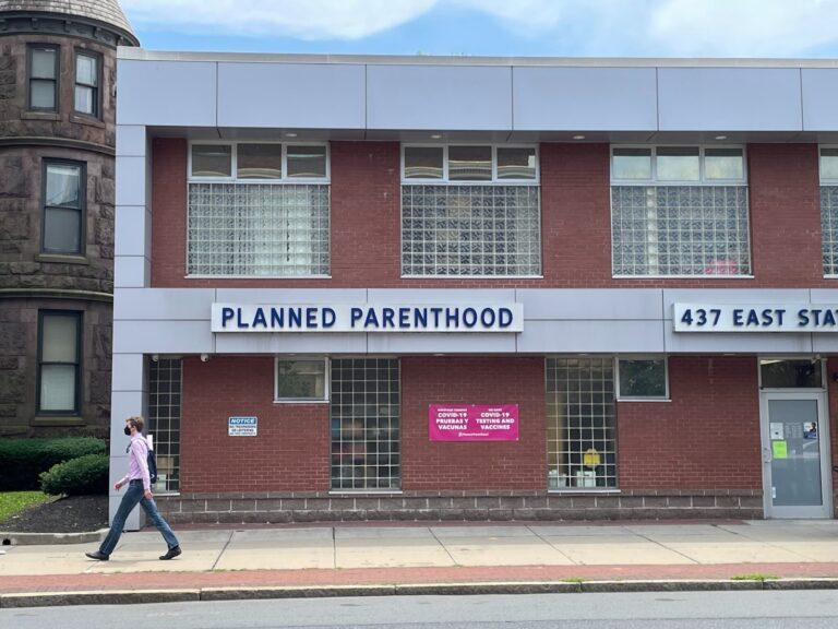 La contienda por la gobernación podría cambiar el panorama del aborto en Nueva Jersey La contienda por la gobernación podría cambiar el panorama del aborto en Nueva Jersey