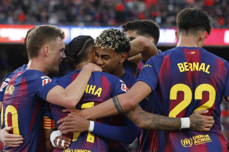 3-1. Raphinha regala el liderato al Barça