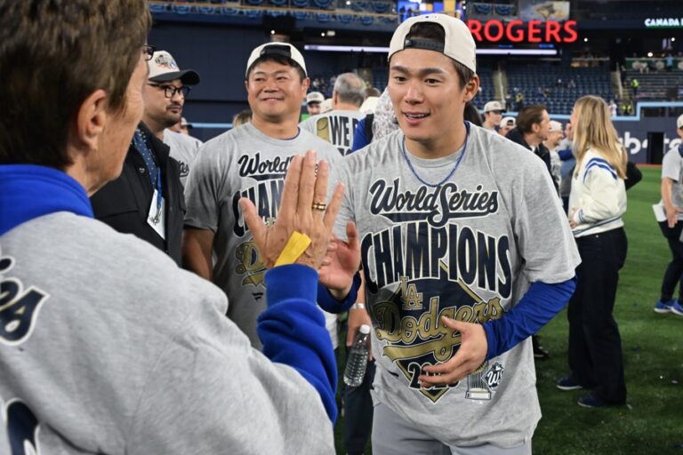 Yamamoto, Ohtani y Sasaki, la excelencia del béisbol japonés corona a los Dodgers