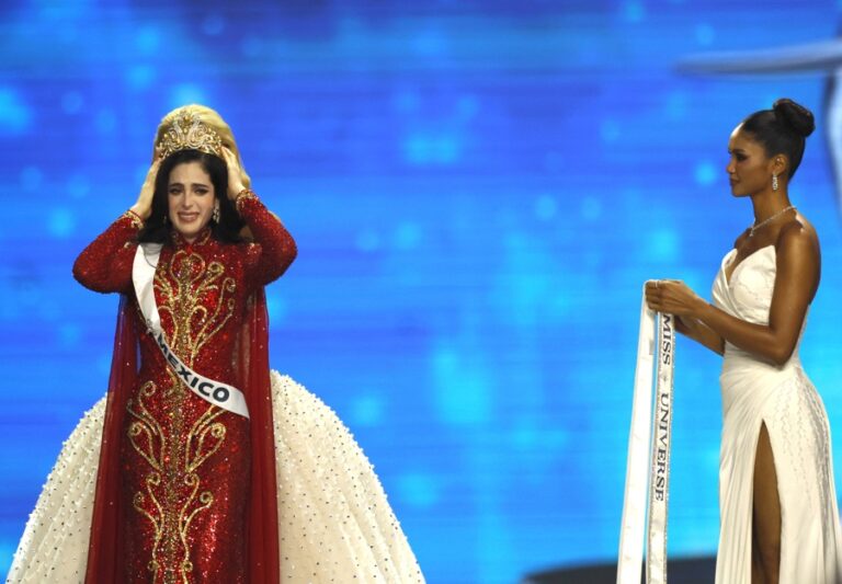 La mexicana Fátima Bosch gana Miss Universo 2025