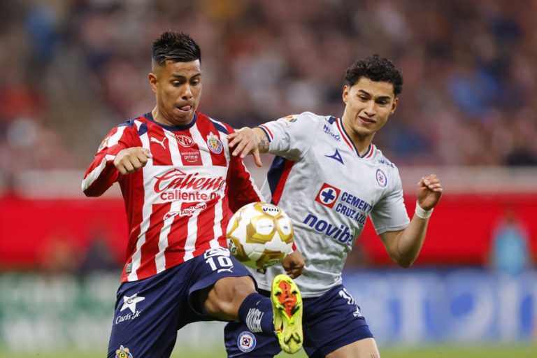 Cruz Azul saca un empate sin anotaciones en casa del Guadalajara