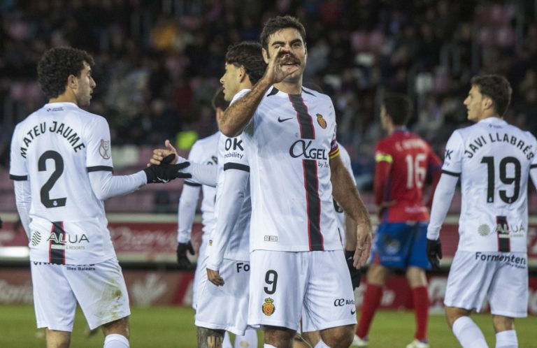 2-3. El Mallorca sufre, pero gana