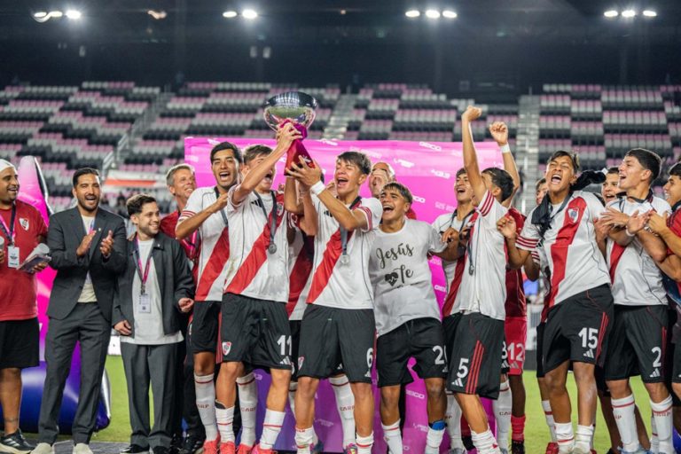 River Plate se proclama campeón de la Copa Messi River Plate se proclama campeón de la Copa Messi