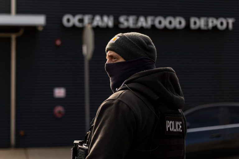 Los proyectos de ley restringirían cuándo los policías de Nueva Jersey pueden ayudar a los agentes federales de inmigración. Los críticos dicen que pisotean la autoridad federal. (Foto de Anne-Marie Caruso/New Jersey Monitor)