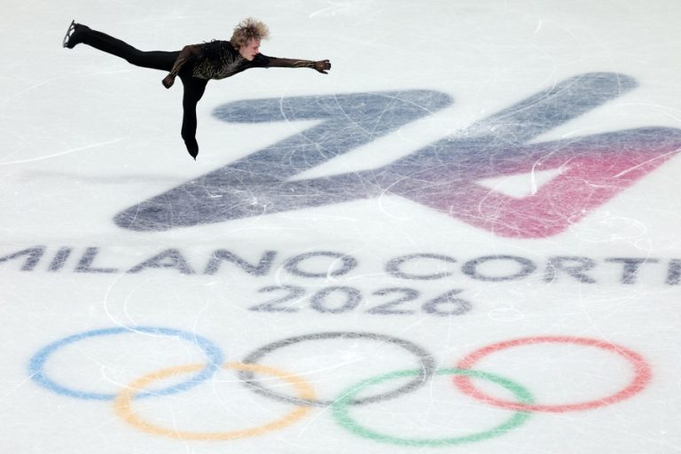 Ilia Malinin le da el oro por equipos a Estados Unidos